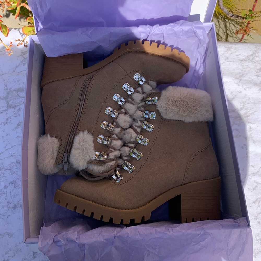 NIB Madden Girl HIDDE faux fur lug sole booties - Picture 5 of 5